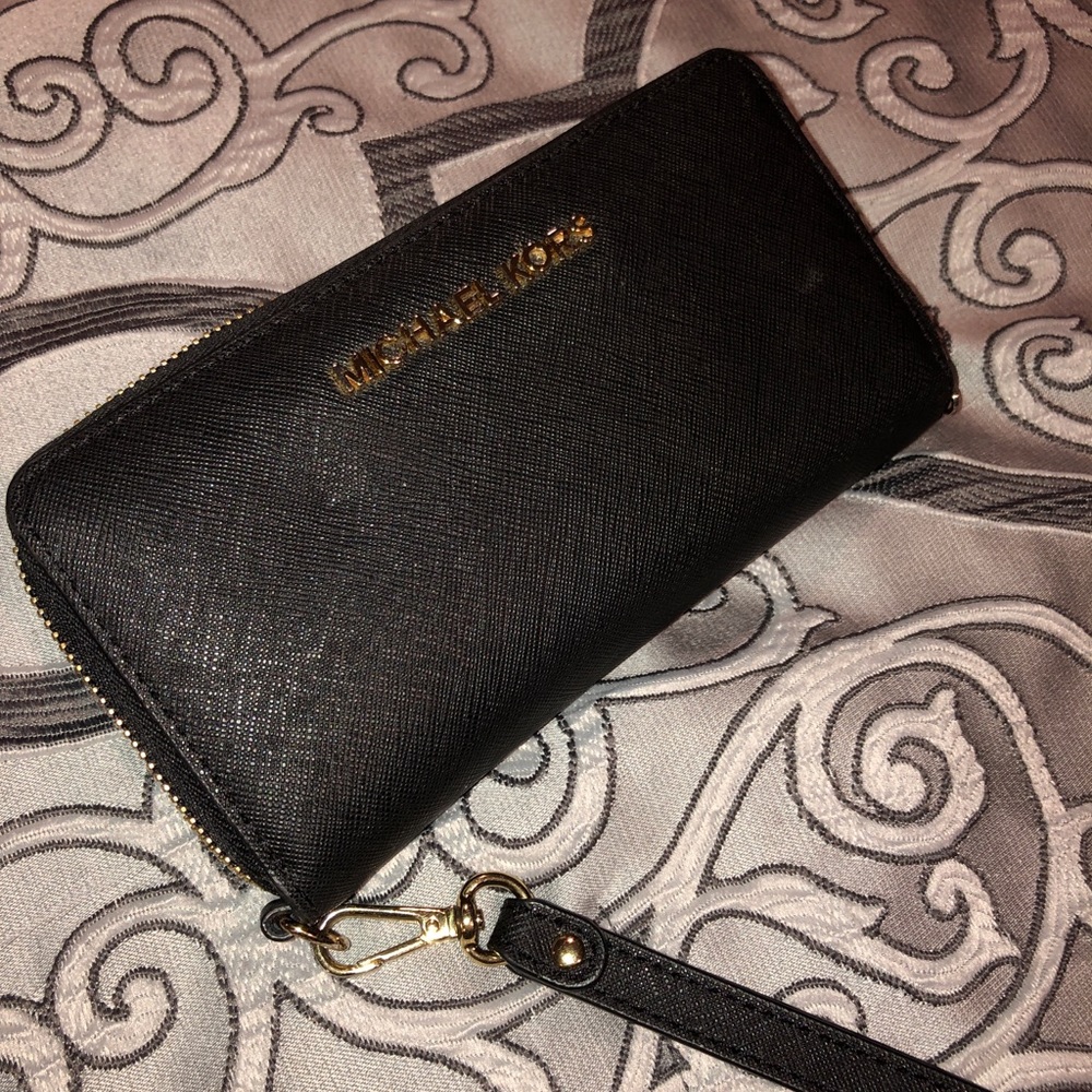 Michael Kors Wristlet Wallet